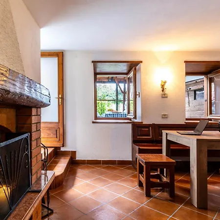 Holiday home Nuovo Moderno Rustico Sul Lago Maggiore, Vino Fresco, Bbq - La Casa Di Amelia *