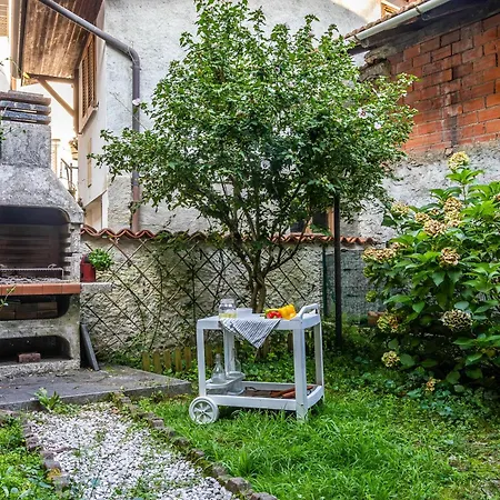 Holiday home Nuovo Moderno Rustico Sul Lago Maggiore, Vino Fresco, Bbq - La Casa Di Amelia Pisano